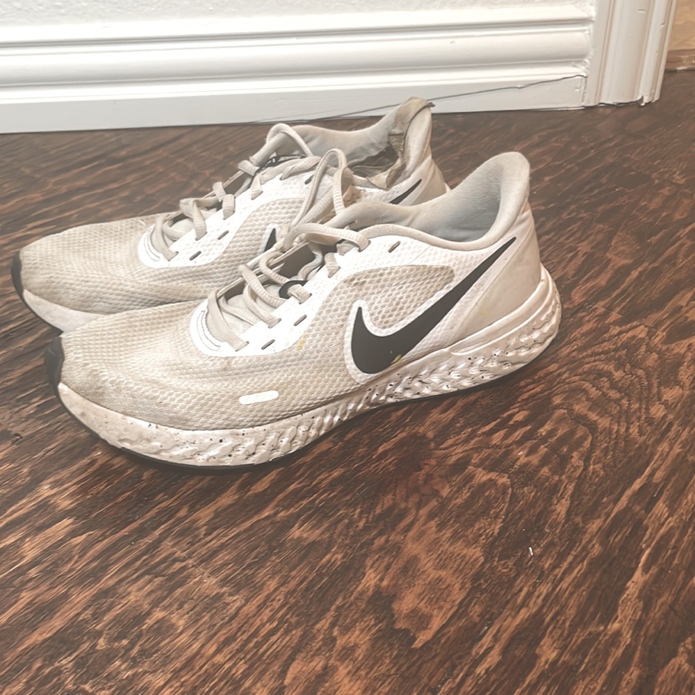 White Nike Revolution Women’s 9.5
